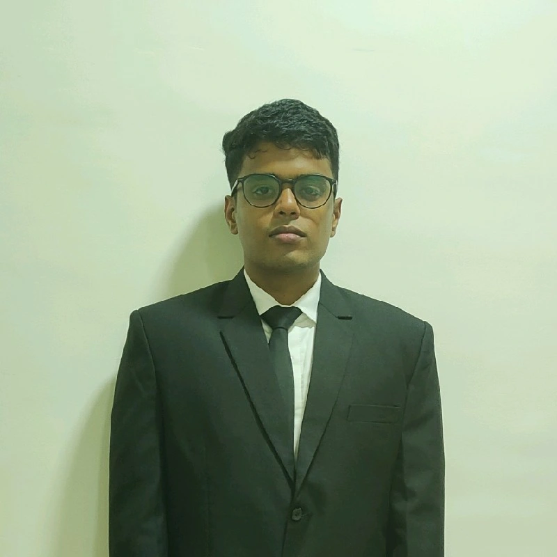 MBA CET topper student portrait – Admitted to Top B-School – The Top Percentile